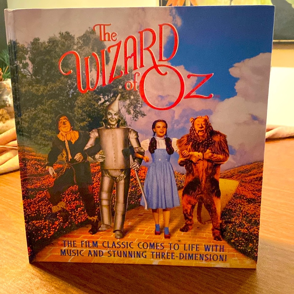 The Wizard of Oz ISBN 1-59117-058-0 Three Dimensional pop up Book